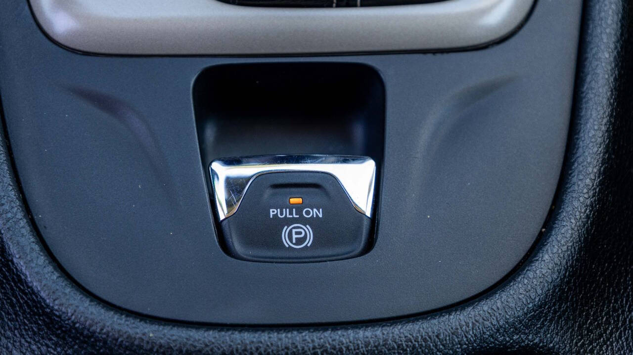Vehicle image 21 of 27