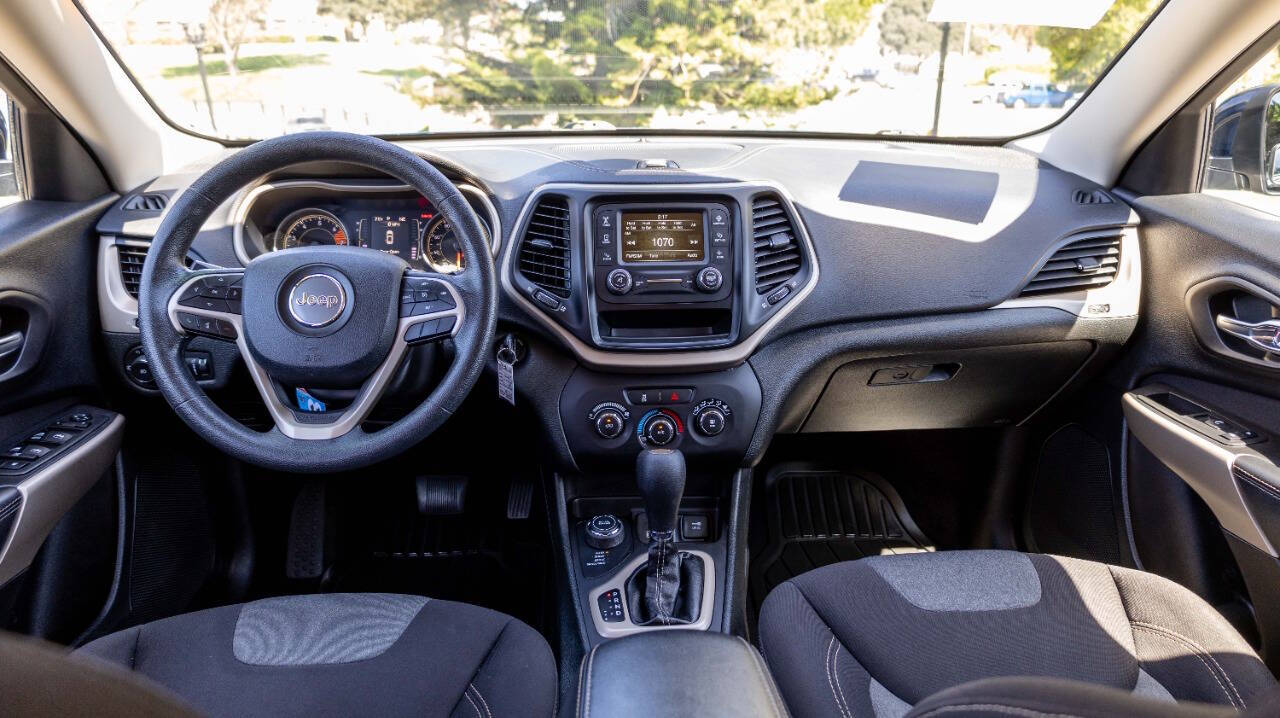 Vehicle image 26 of 27