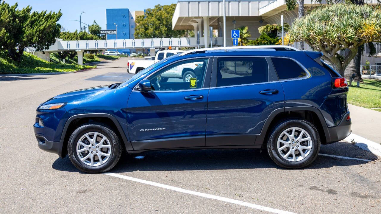 Vehicle image 10 of 27