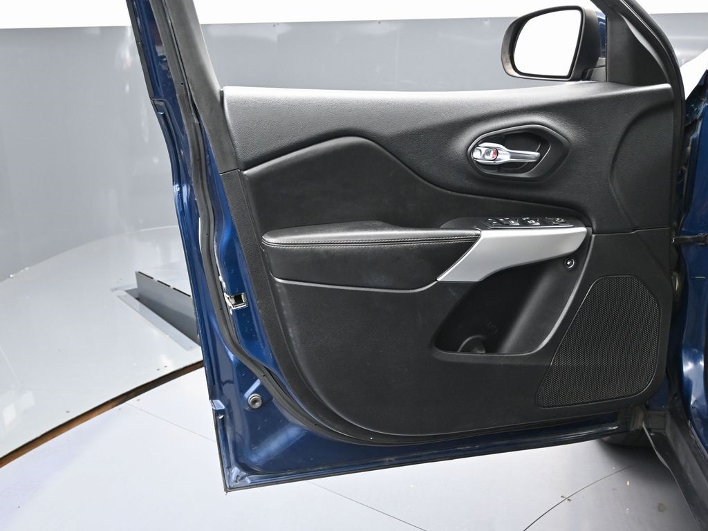 2018 Jeep Cherokee Latitude Plus Image 40 of 53