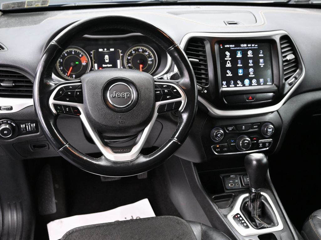 2018 Jeep Cherokee Latitude Plus Image 31 of 53