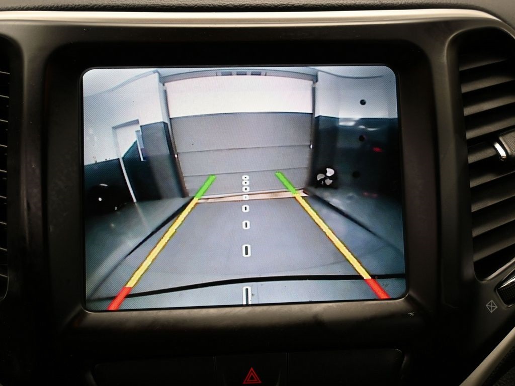 2018 Jeep Cherokee Latitude Plus Image 36 of 53