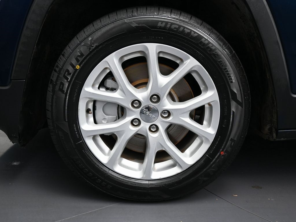 2018 Jeep Cherokee Latitude Plus Image 24 of 53