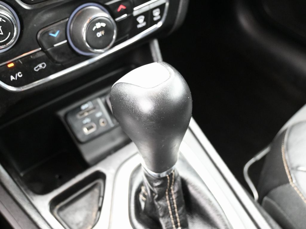 2018 Jeep Cherokee Latitude Plus Image 39 of 53