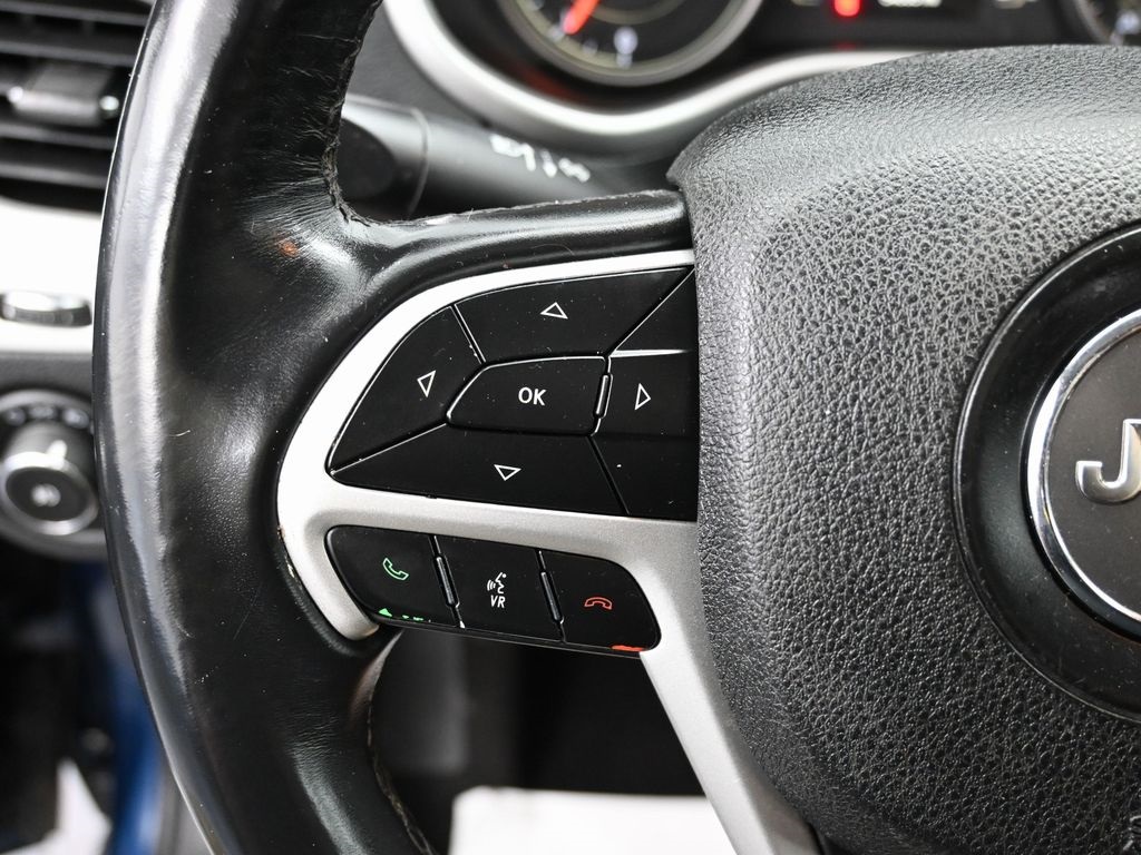 2018 Jeep Cherokee Latitude Plus Image 32 of 53