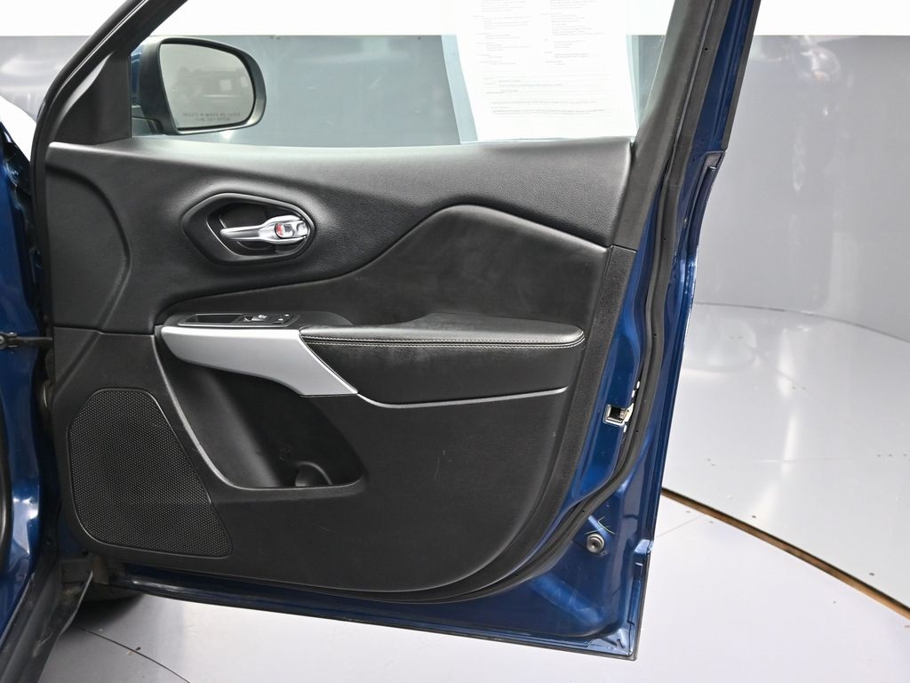 2018 Jeep Cherokee Latitude Plus Image 41 of 53