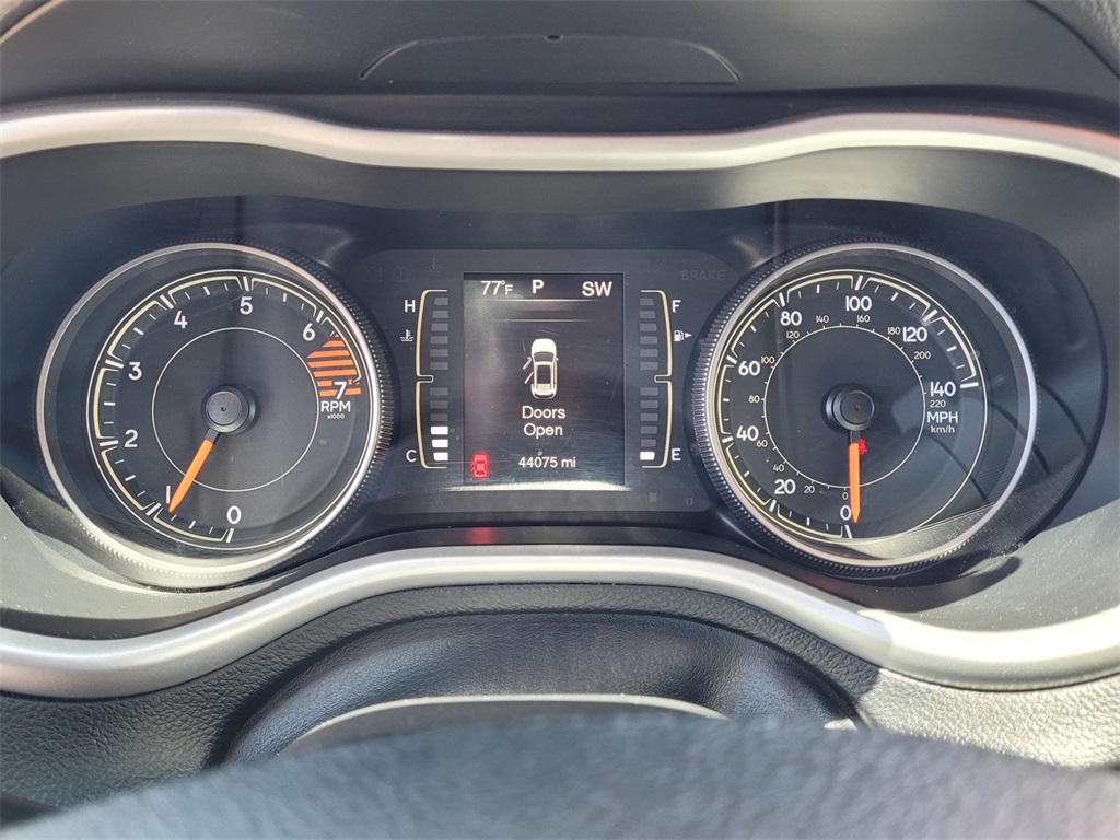 Vehicle image 17 of 24