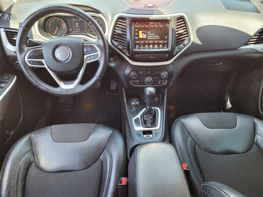 Vehicle image 8 of 24