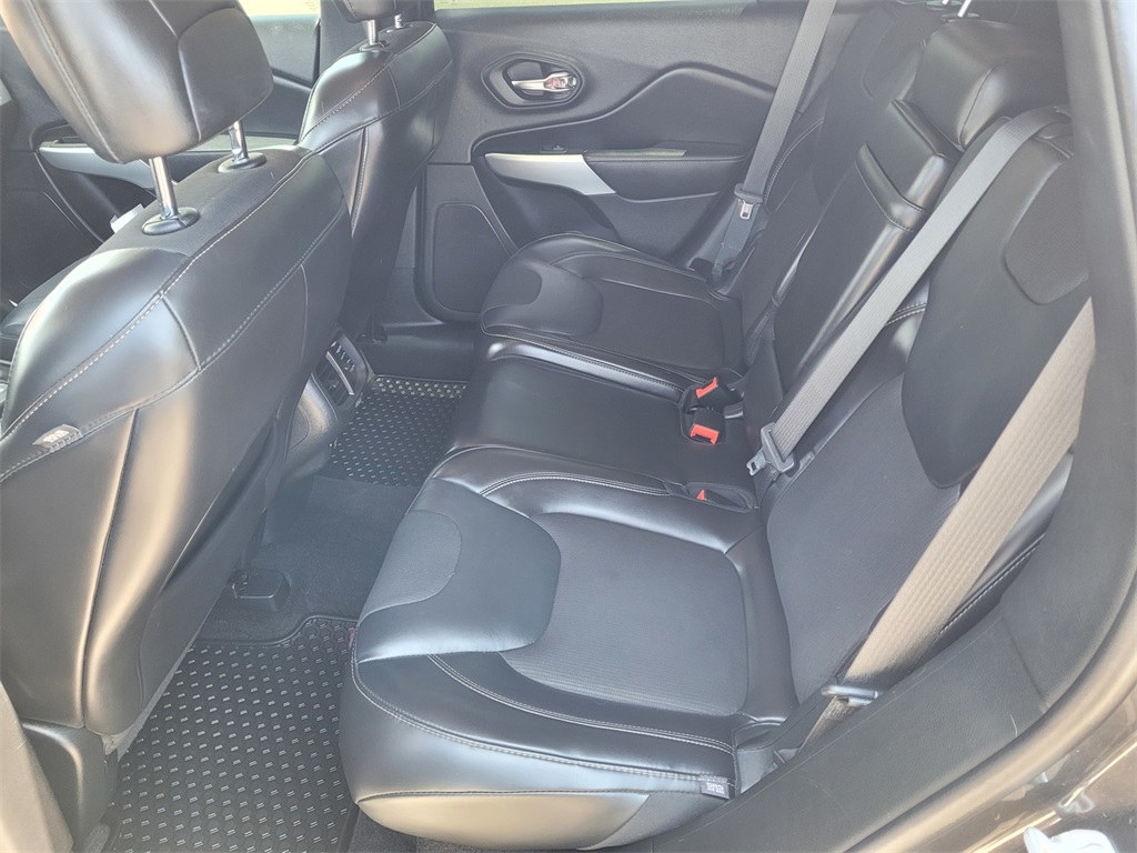 Vehicle image 7 of 24