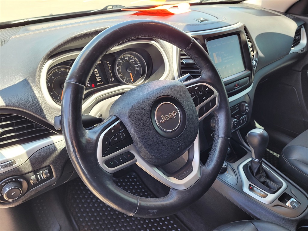 Vehicle image 13 of 24