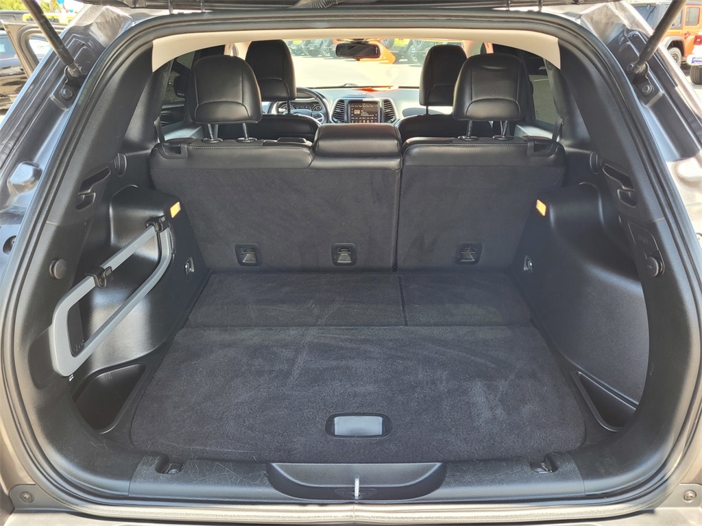 Vehicle image 23 of 24