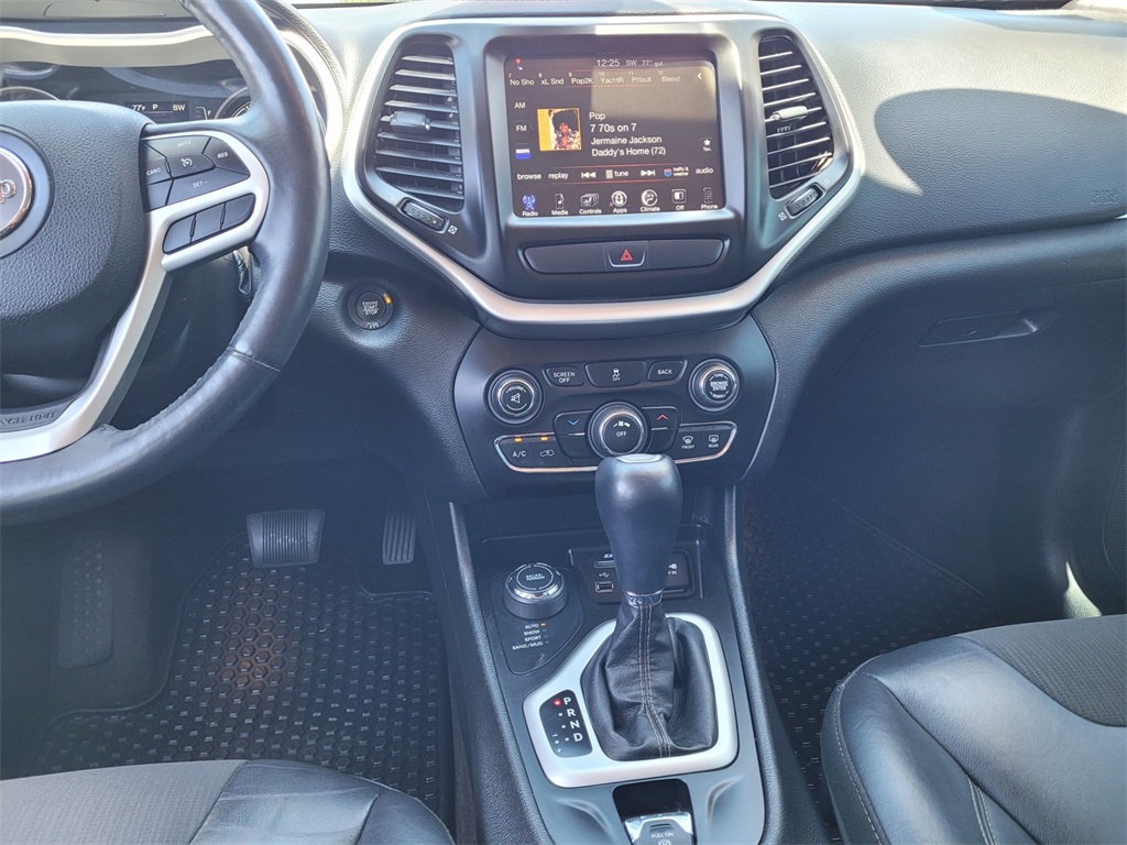 Vehicle image 11 of 24