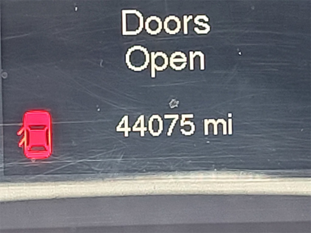 Vehicle image 18 of 24