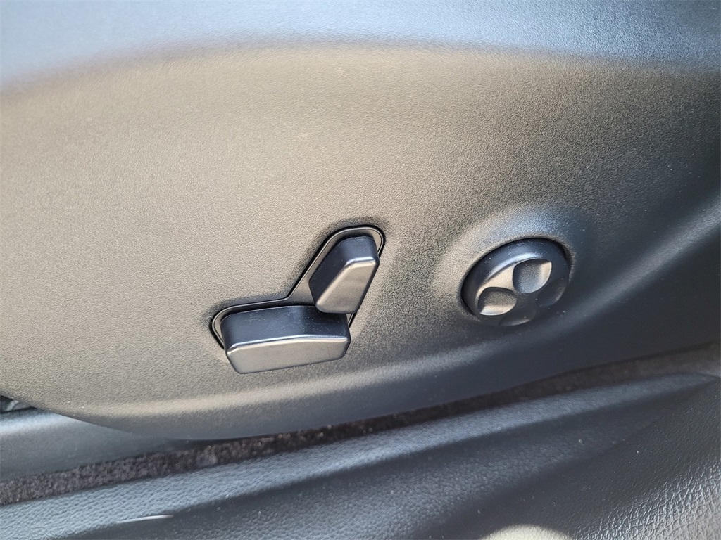Vehicle image 22 of 24