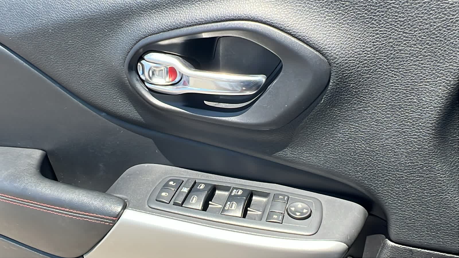 Vehicle image 22 of 30