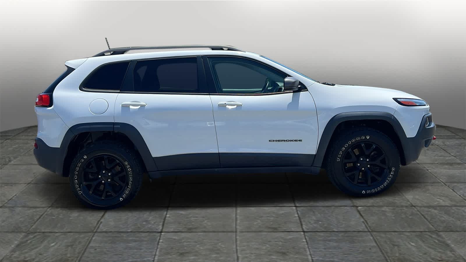 Vehicle image 4 of 30