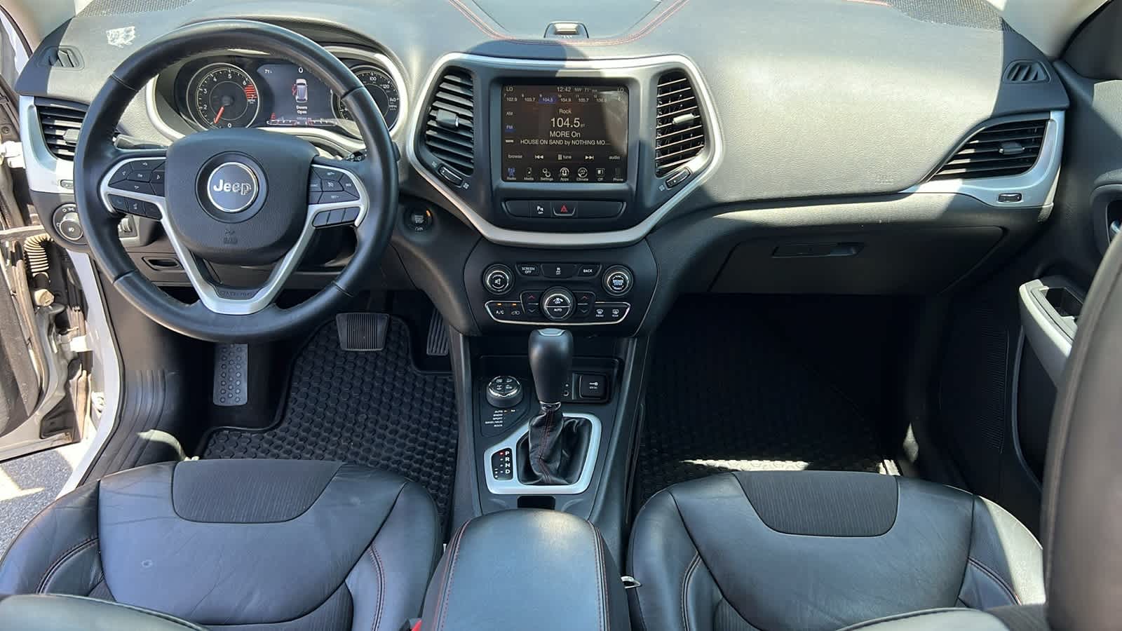 Vehicle image 14 of 30