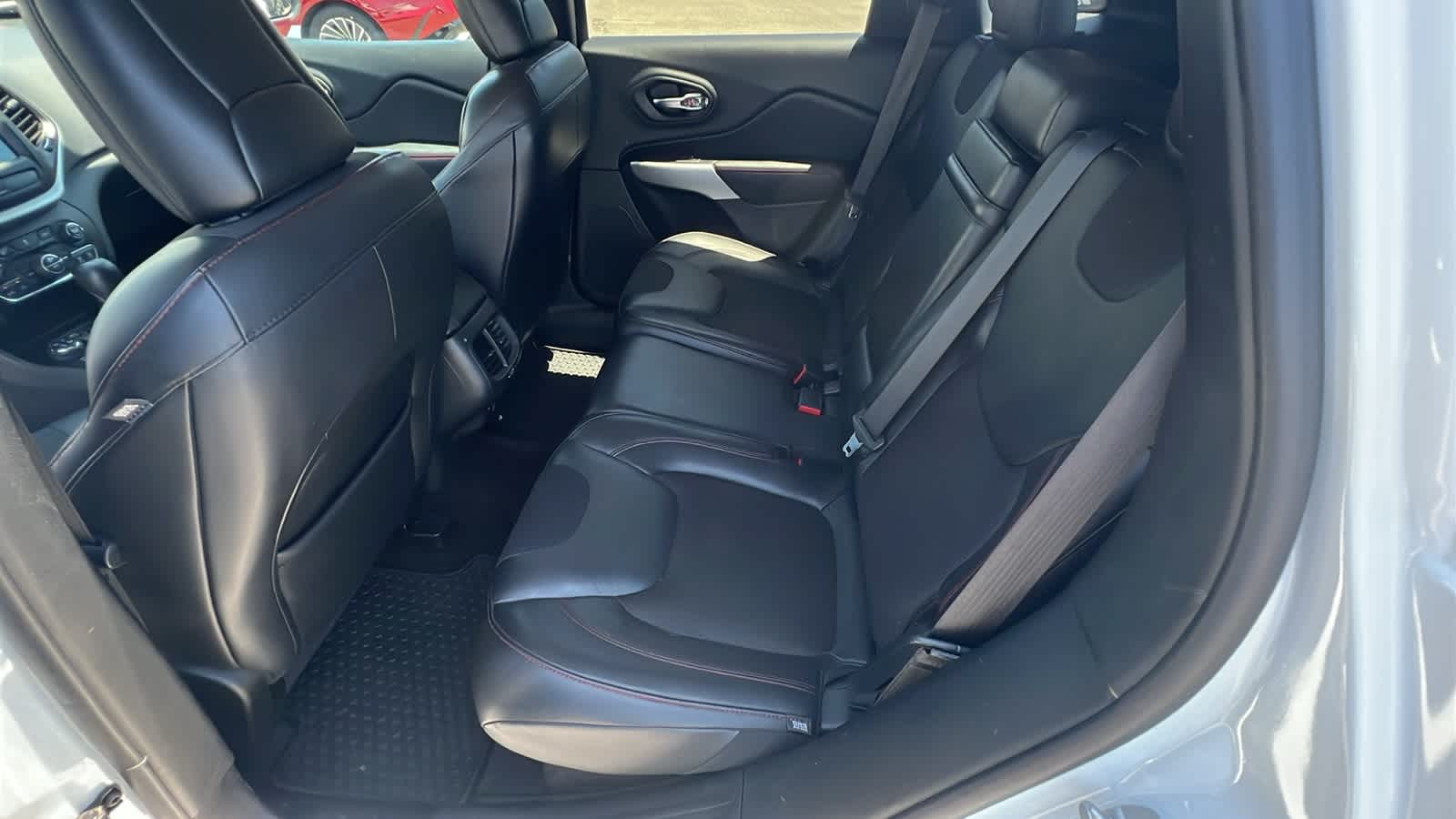 Vehicle image 11 of 30