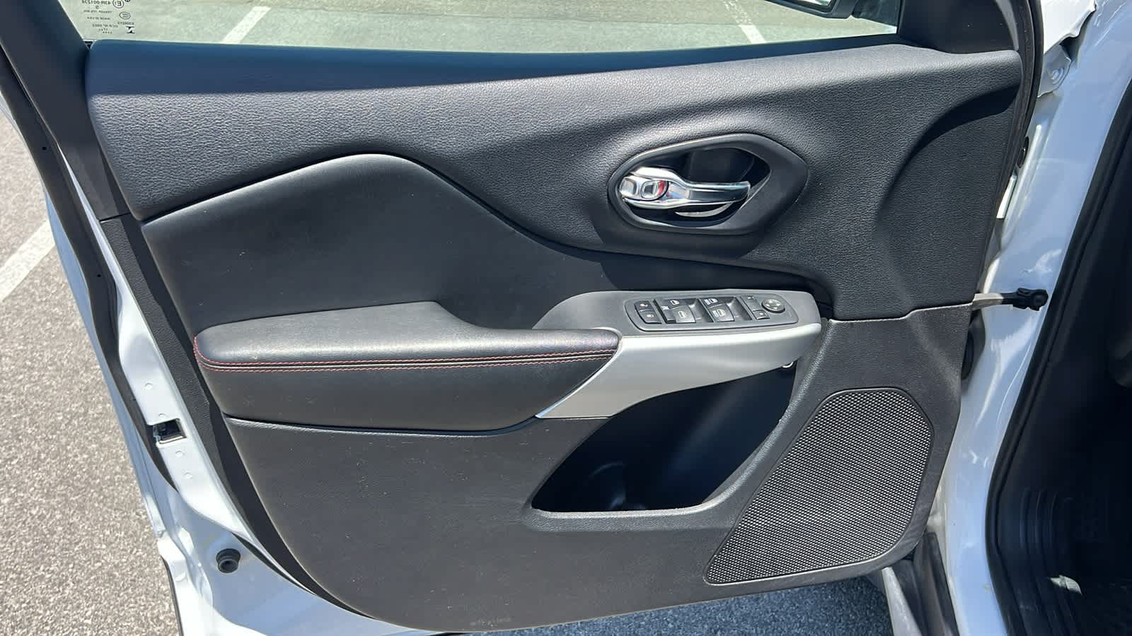 Vehicle image 20 of 30