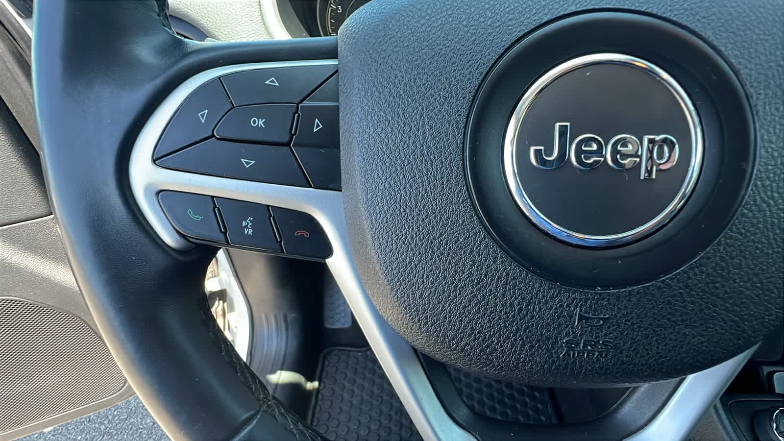Vehicle image 27 of 30