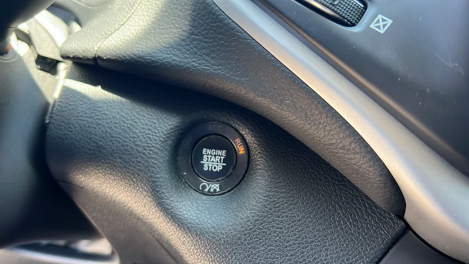 Vehicle image 24 of 30