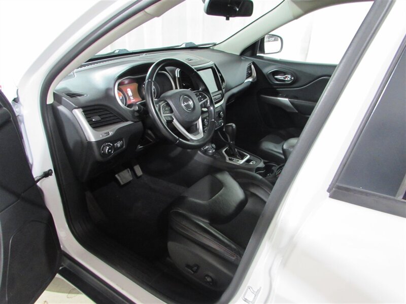 Vehicle image 11 of 29