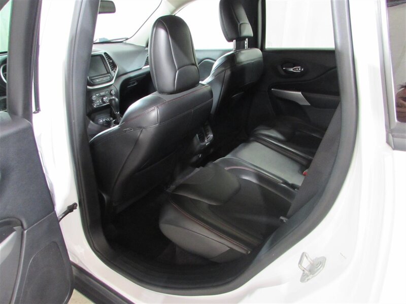 Vehicle image 13 of 29