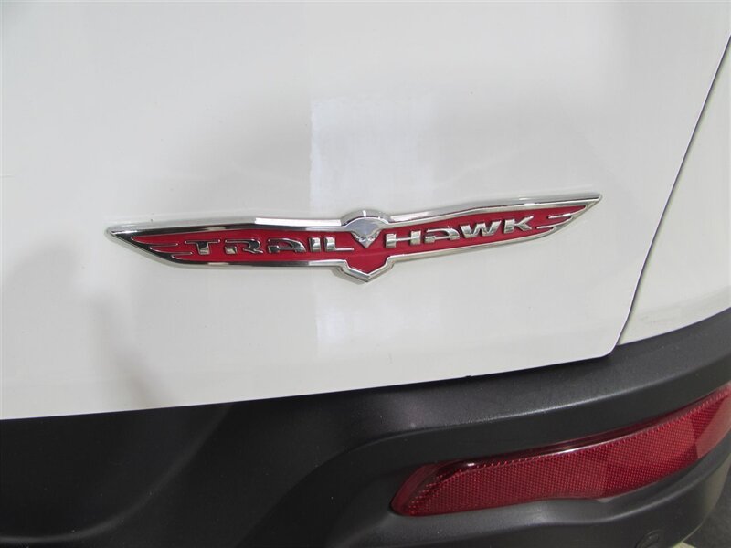 Vehicle image 21 of 29