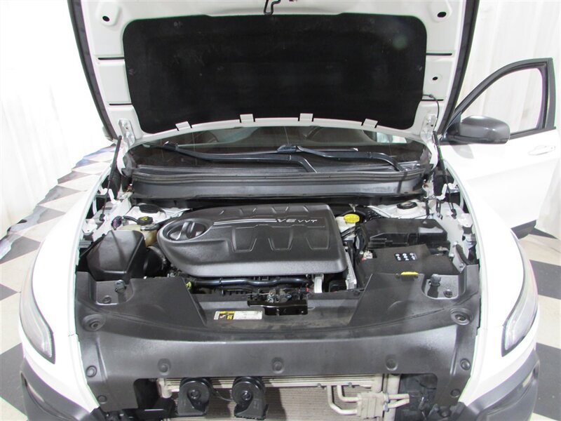 Vehicle image 10 of 29