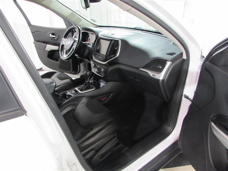 Vehicle image 18 of 29