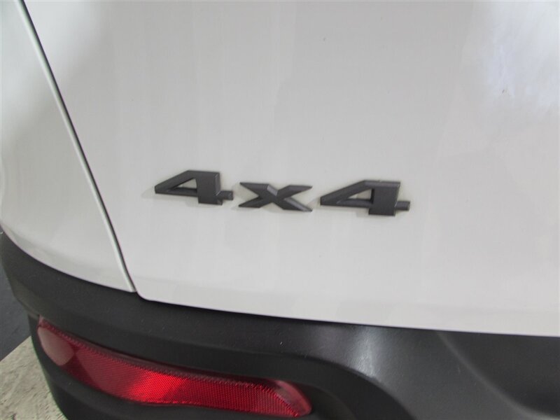 Vehicle image 22 of 29