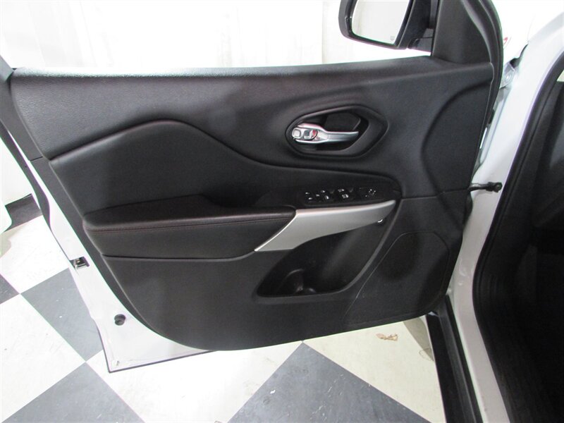 Vehicle image 12 of 29