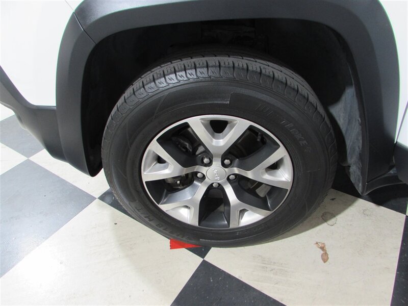 Vehicle image 28 of 29