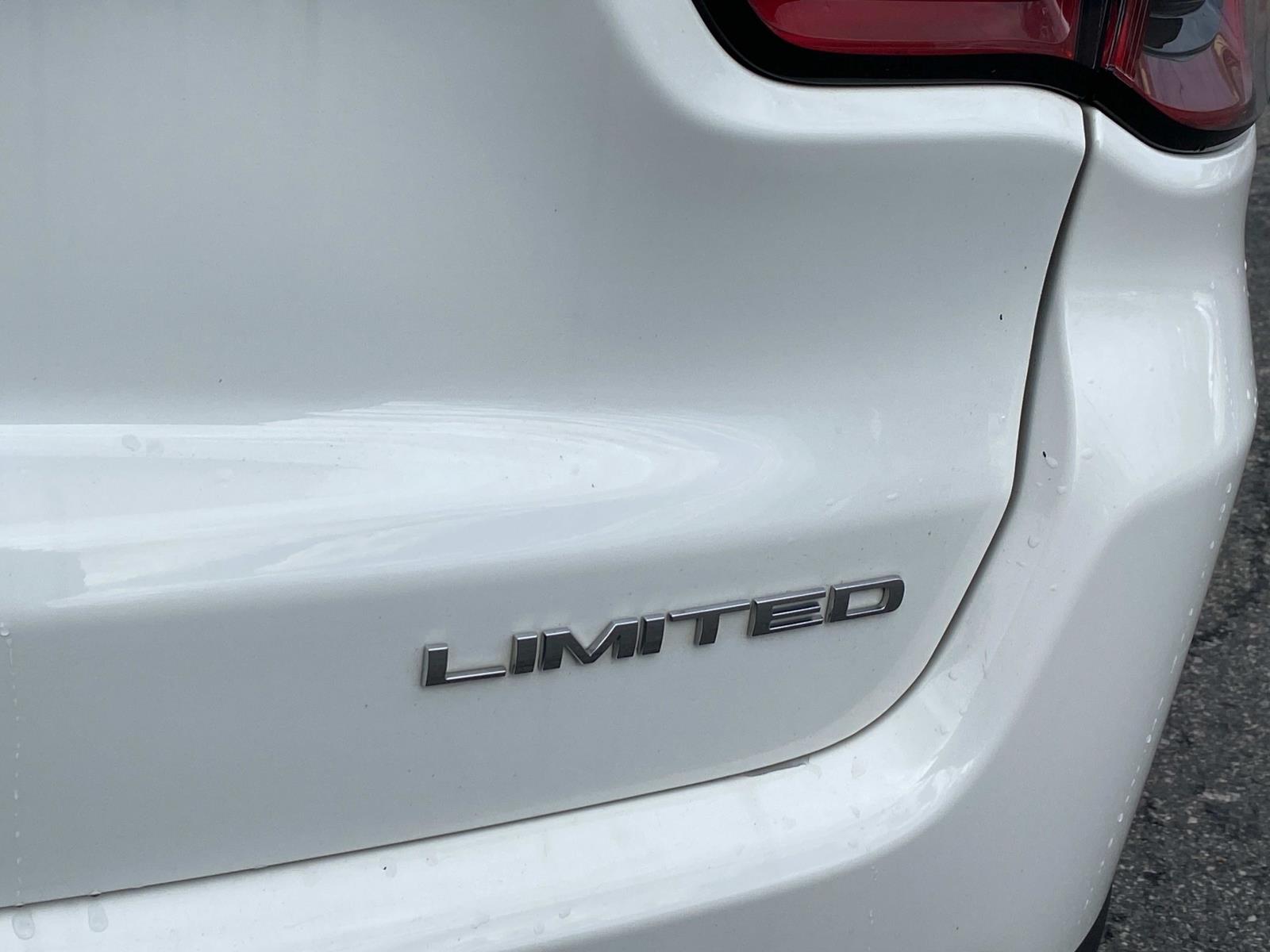 Vehicle image 8 of 29