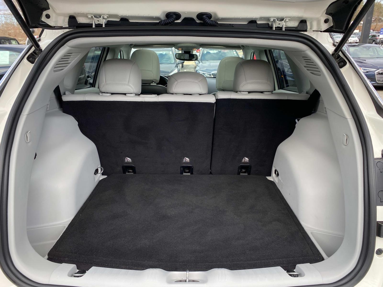 Vehicle image 9 of 29
