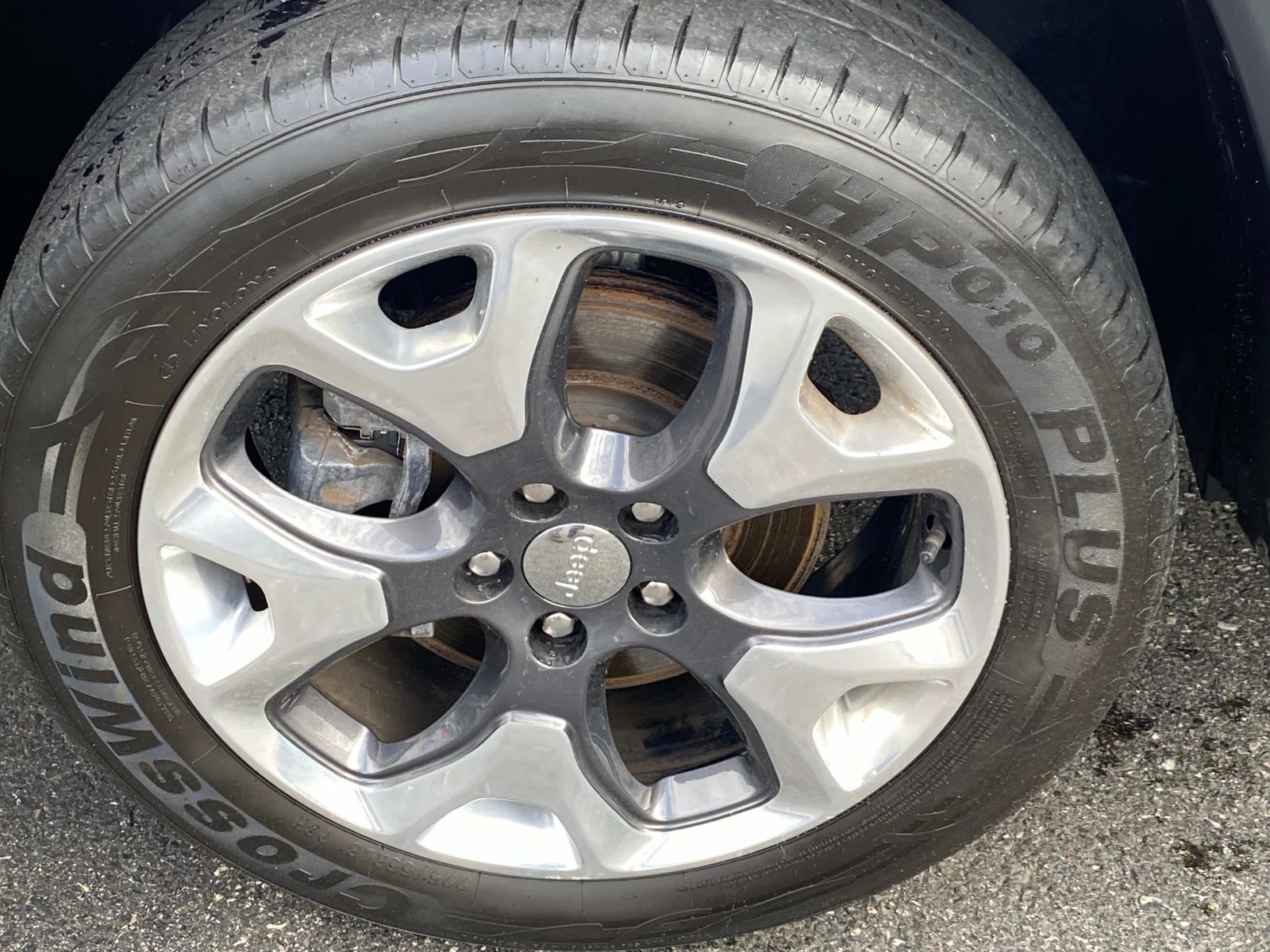 Vehicle image 27 of 29