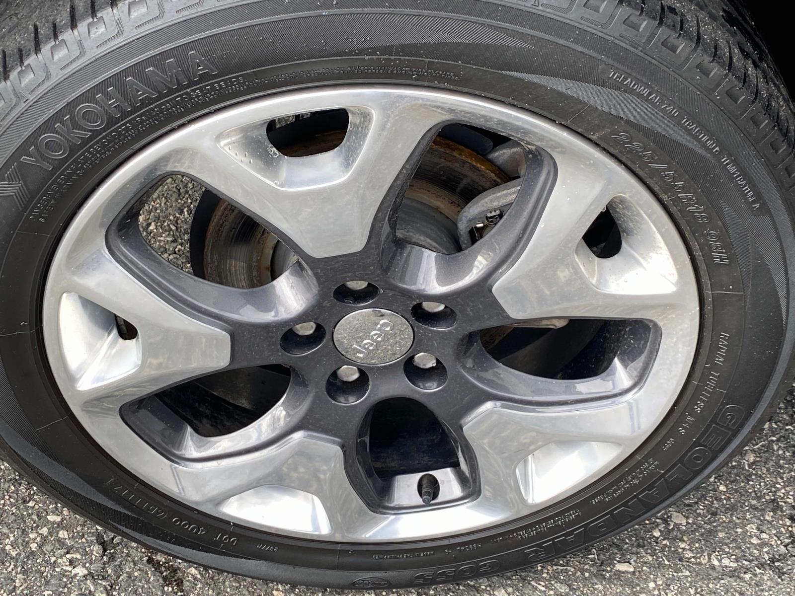 Vehicle image 25 of 29