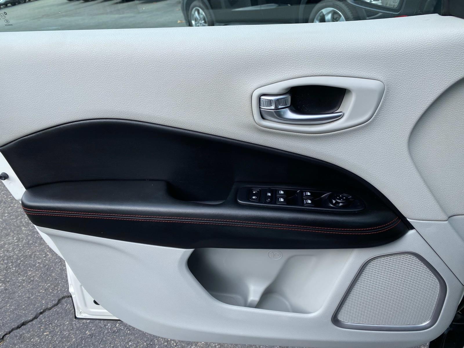 Vehicle image 22 of 29