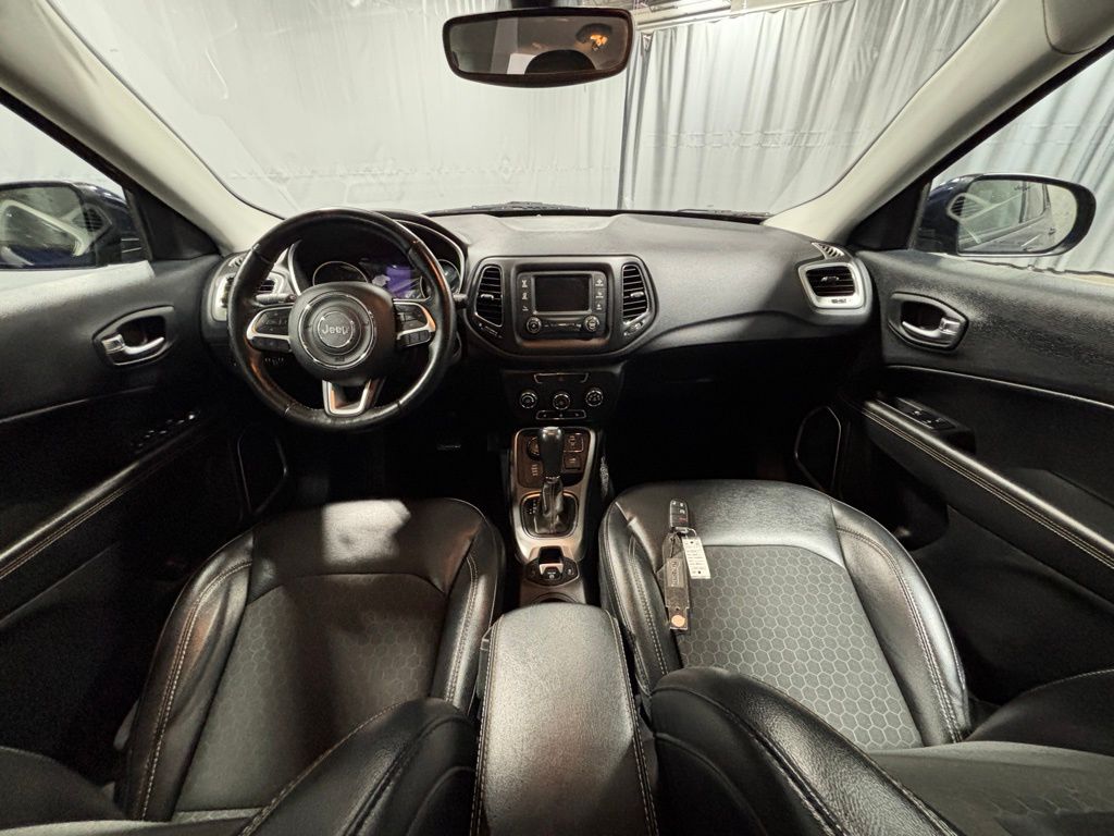 Vehicle image 16 of 33