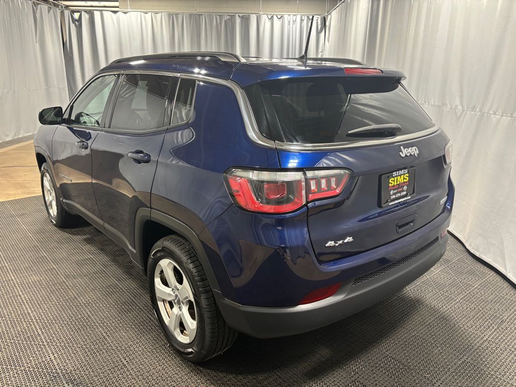 Vehicle image 7 of 33