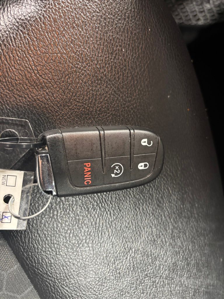 Vehicle image 22 of 33