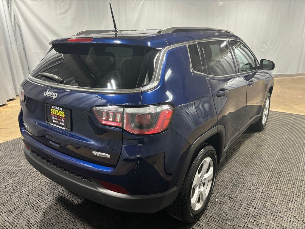 Vehicle image 5 of 33
