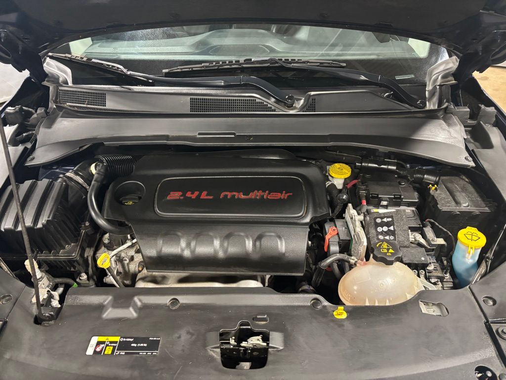 Vehicle image 9 of 33