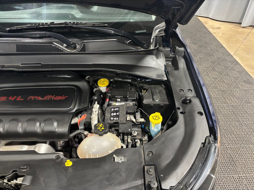 Vehicle image 10 of 33