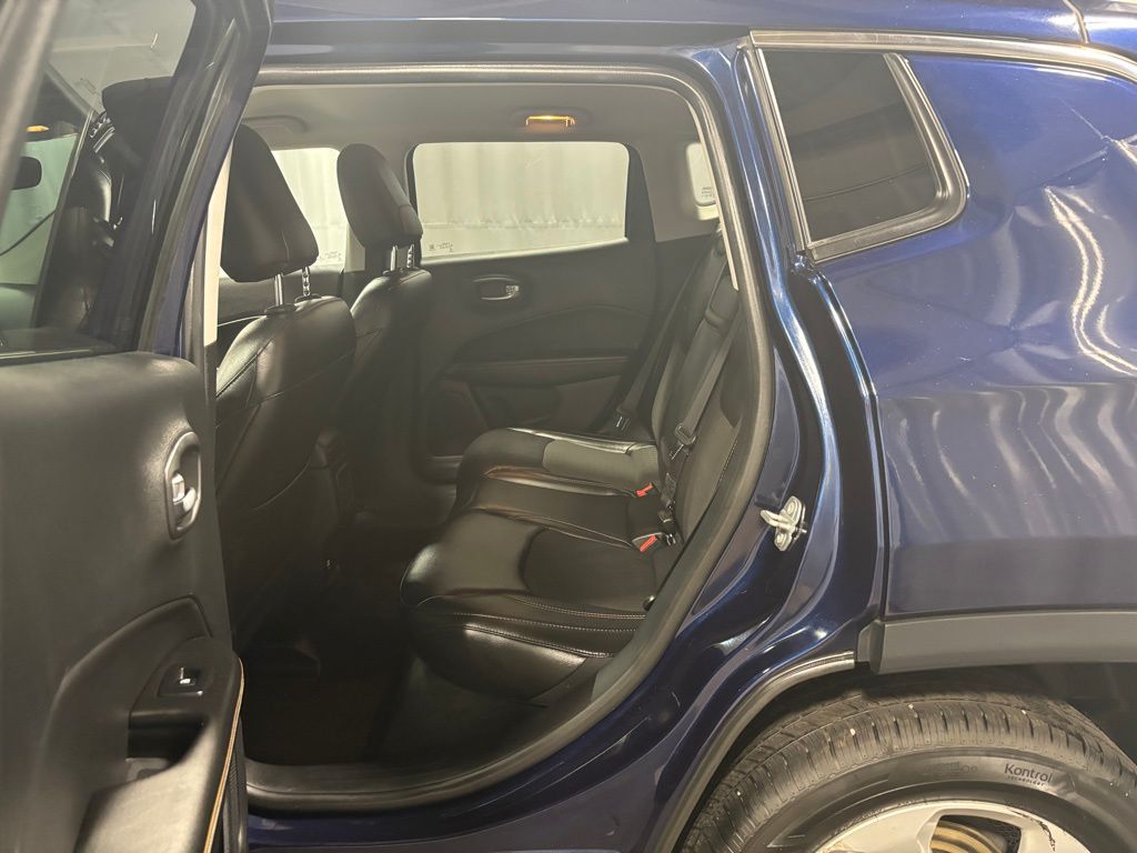 Vehicle image 32 of 33