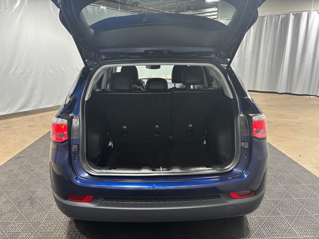 Vehicle image 14 of 33