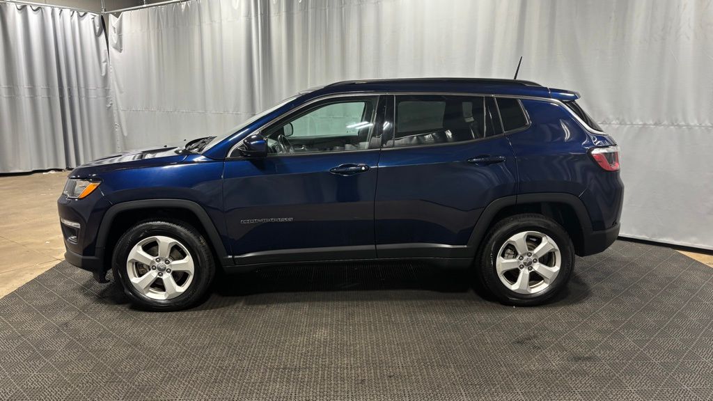 Vehicle image 8 of 33