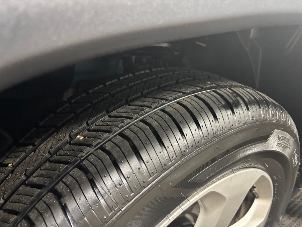 Vehicle image 13 of 33