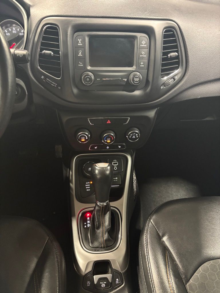 Vehicle image 20 of 33