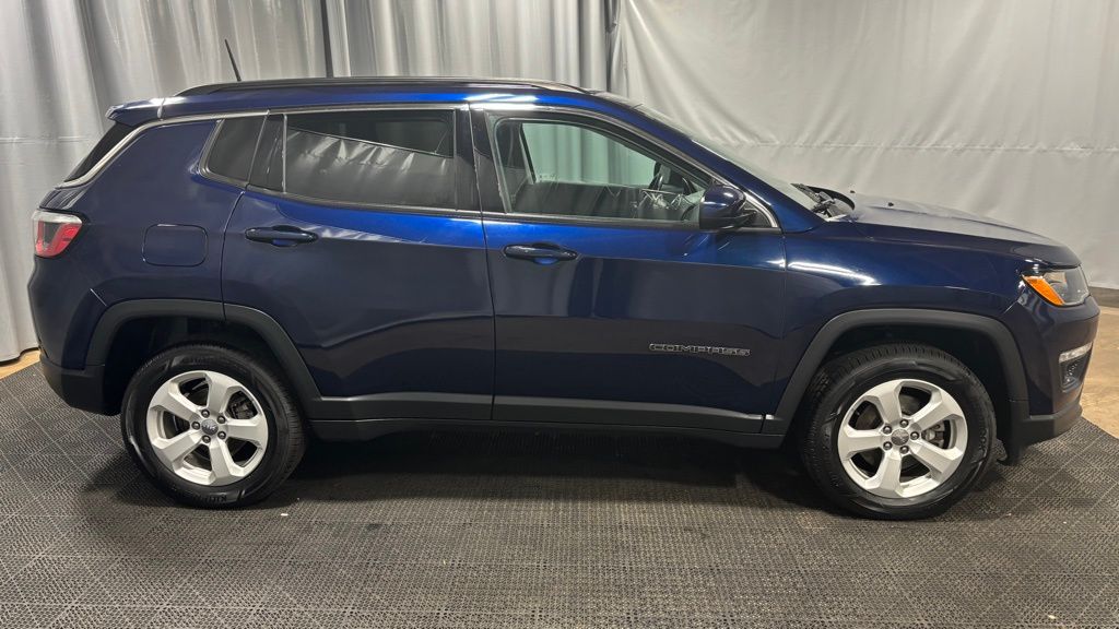 Vehicle image 4 of 33